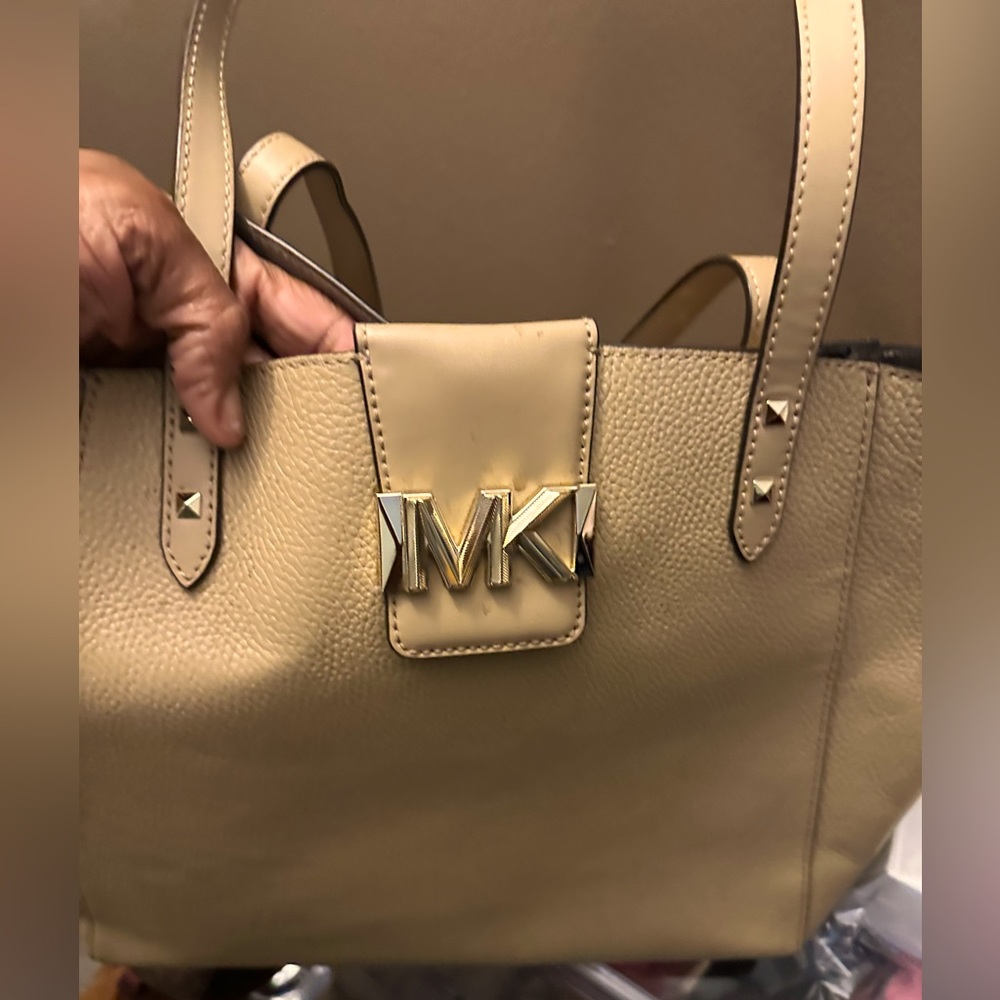 DEAL ALERT ‼️‼️ Pre-loved Michael Kors Karlie Tote (Large) - Picture 4 of 16